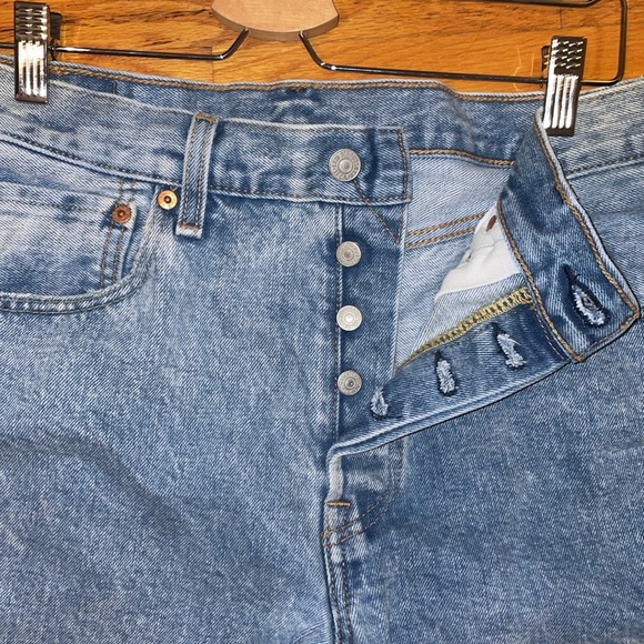 Men’s cutoff Levi’s shorts - Picture 2 of 4